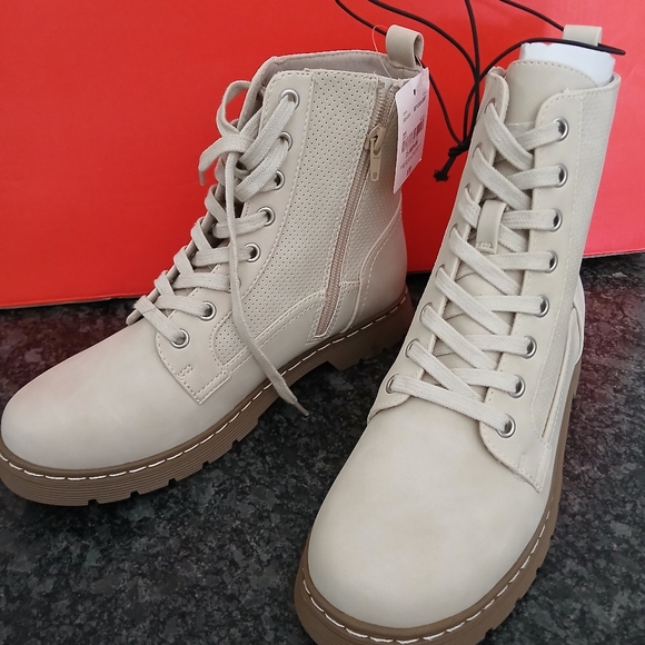 ARIZONA  boots size women's 7.5  NWT - Picture 2 of 8